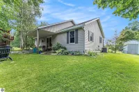 The Mesick Hideaway – 5BR/3BA Family Fun Spot w/ Lake, River & Hiking Trails
