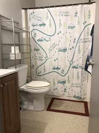 Cozy 1 bedroom apartment ideal for long or short stays! Pet friendly w/side yard