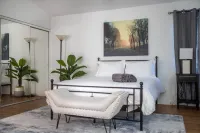 Spacious 4-bedroom house with AC and WiFi in charming Fontana