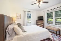 Bright, Cozy, and Just Minutes to the Best of Raleigh