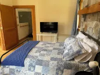 Private, mountain views,easy access Hotels in Weston