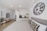 Charming 1-bedroom apartment in fabulous Tivat with Balcony, WiFi Hotels near Tivat Airport