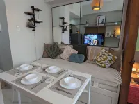 RufiRemy Cozy Hideaway- Studio Condo with Balcony