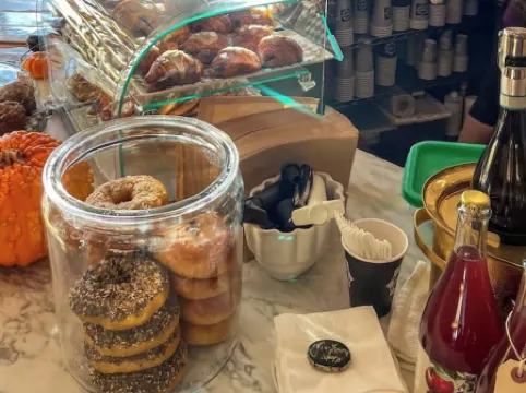 Vashon Modern Waterfront Retreat+Private Beach+BBQ+Firepit