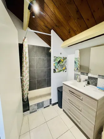 Perle des Roches Saint Gilles Les Bains Отели в г. Сен Поль