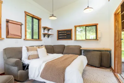 Artist's farm house children loft m/s Redmond, Seattle 스노퀄미 와일드라이프 에어리어 - 스틸워트 유니트 사우스 파킹 액세스 주변 호텔