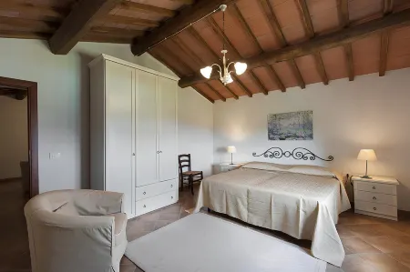 Holiday Apartment Tuscany, Ancient Farm, Nature, Swimming Pool, 4 Guests