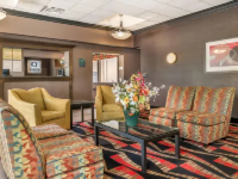 Quality Inn & Suites Next to the Casino Hoteles en Condado de Calhoun