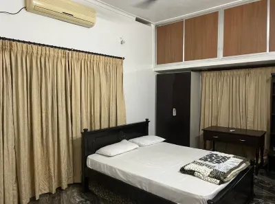 Spacious Modern Luxury Home Ammadam Bridge附近的飯店