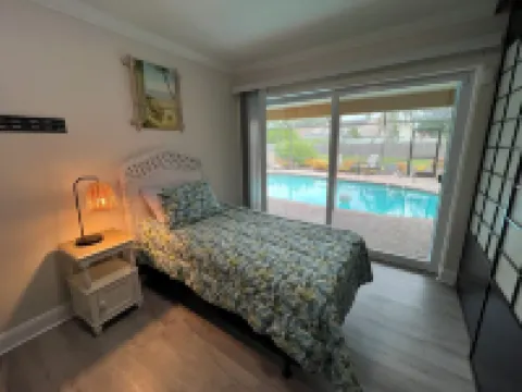 Central Retreat! Easy Access to Beaches and Downtown Ft Myers. 麥格雷戈酒店