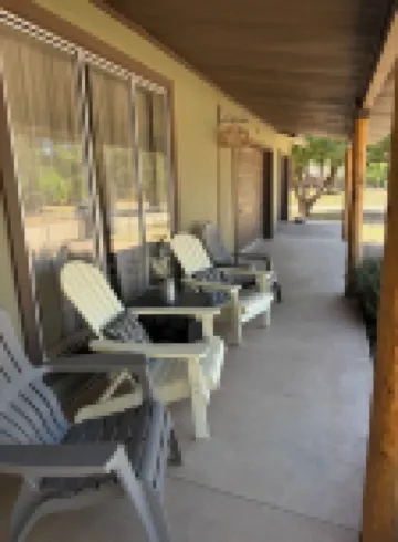 Walking distance to restaurants! Come enjoy our 3-bed cabin in Pine!