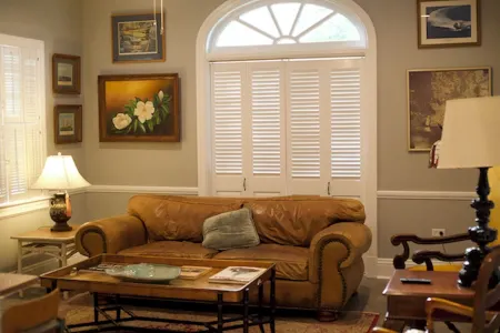 Cozy Stylish Executive Studio, Great Downtown Pascagoula Location