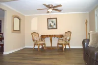 Cozy, centrally located, 1-bedroom house in Houma! On the Bayouside Hotels in Bayou Cane