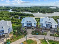 The Crane's Nest: Charming Waterfront Retreat Hotels in Cedar Key