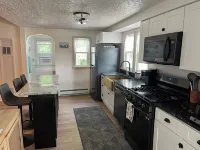 Charming 3-bedroom lake house with the best location in Conneaut Hotel a Conneaut