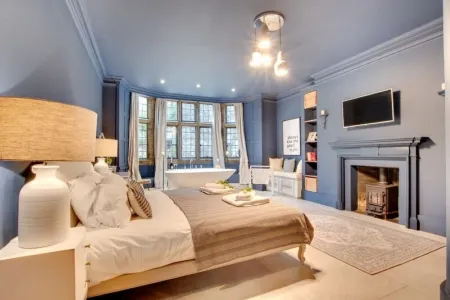 Luxurious apartment at Pickwell Manor with large amount of space for 9 people Отели рядом с достопримечательностью «Гранта Бич»