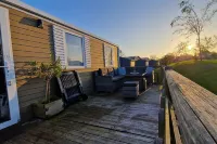 Zeeland Chaletje in Oostkapelle on a family-friendly park - 2-Star