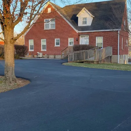 Charming 4-bedroom cottage with WiFi, AC in brilliant Munfordville