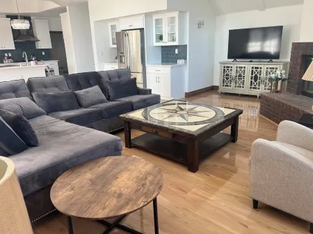 Luxe 4-bedroom Sierra Madre Hilltop Escape