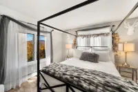 Beautiful Manchester VT Mountain Retreat w/Hot Tub