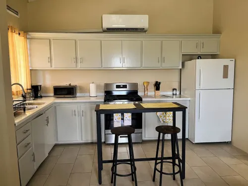 The Retreat 2 Charming 1-bedroom apartment with WiFi, AC in St. John's.