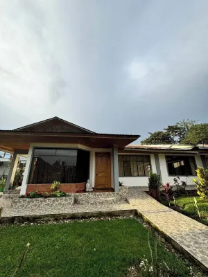 Only 3 blocks from the land terminal! Ideal house for a vacation Hotels in 