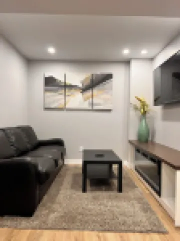 Darlington’s basement suite! Hotels in Bowmanville