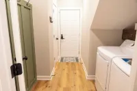 NEW Springmill Escape in Westfield - 2 king beds, office, fenced yard and more