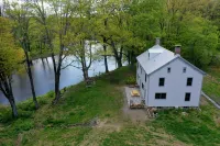 Beautiful Riverside Farmhouse Hotels in Marbletown