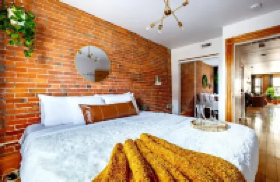 Top Rated - PRIME Location - CLEAN - Parking Free