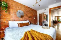 Top Rated - PRIME Location - CLEAN - Parking Free