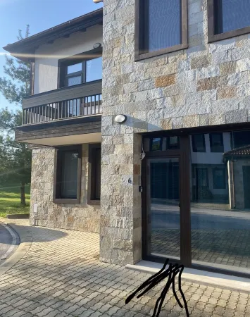 Vacation condo near Pravets Golf resort (inside Hyatt hotel complex on the lake) Отели в г. Правец