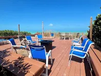 Generator, Golf cart avail., 2 BR beach villa in Treasure, WiFi, washer & dryer