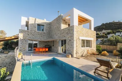 Beautiful natural stone vacation home in the south of Crete (Kamilari) - sea view! Hotels near Psakophárango