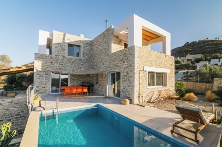 Beautiful natural stone vacation home in the south of Crete (Kamilari) - sea view!