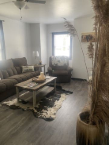 Charming 2-bedroom apartment with WiFi, AC in Wabash.