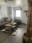 Charming 2-bedroom apartment with WiFi, AC in Wabash.
