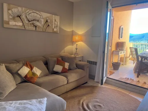 Mazet 35m2+garden+climate+pool+parking+private domain+tennis Hotels in Cogolin