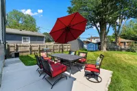 Modern Cozy Retreat Hotels in Clawson