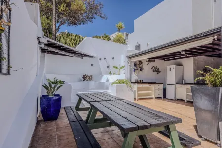 Villa with pool and breathtaking views of the entire island of Lanzarote!