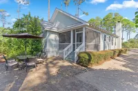 Sunrise Seaclusion at Summer Camp. Pet Friendly, Community Pool, Beach Access.