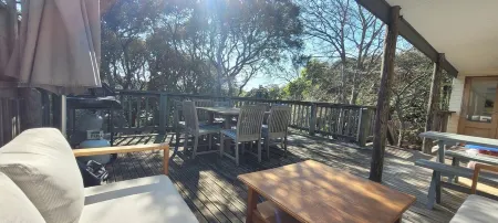 Cosy, comfortable and expansive decks, easy walk from Blairgowrie shops