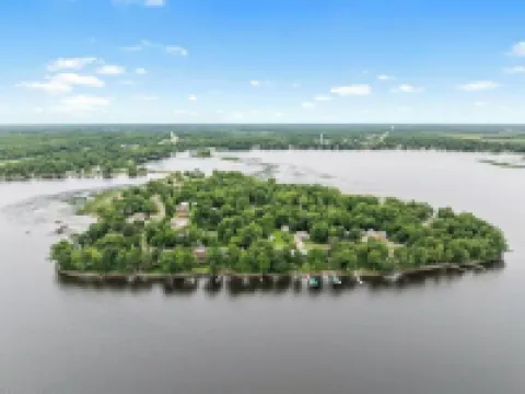 BEACH HOUSE ON MILLE LACS LAKE, PRIVATE DOCK