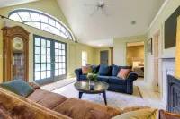 Beautiful & Historic Cottage, Steps to Elm Park