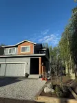 Le: 4-Bedroom 3Full Bathroom House in Gorgeous Anchorage Neighborhood