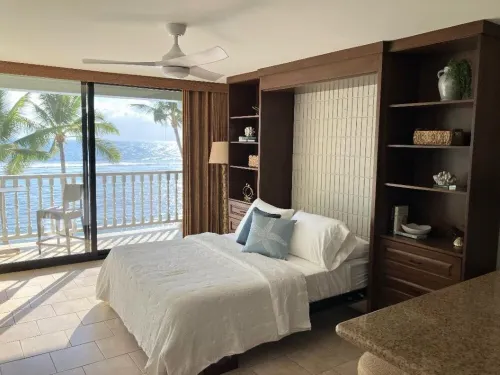 Stunning Oceanfront Maui Condo, Steps to Beach, Unbeatable Views & Relaxation!