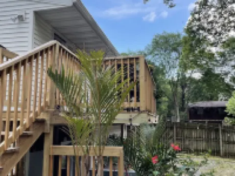 Contemporary home in quiet neighborhood with pool & great back yard close to all ミドルトンのホテル