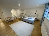 Dock 8 beaches: Only 50 meters to the sandy beach and the promenade