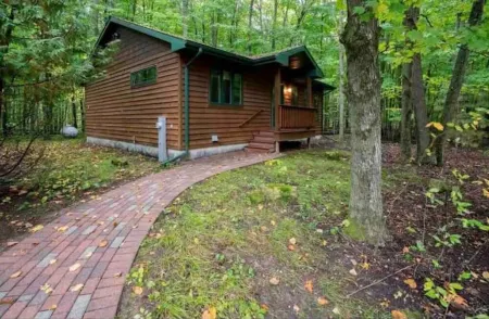 Cozy Cottage in the Woods
