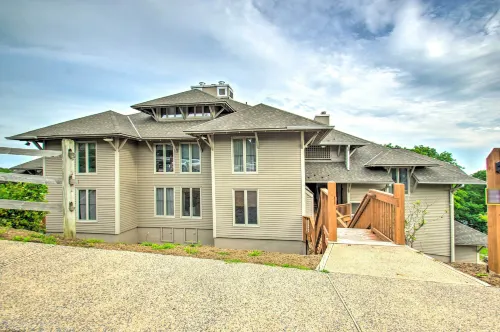 Idyllic Wintergreen Condo w/ Resort Amenities - balcón